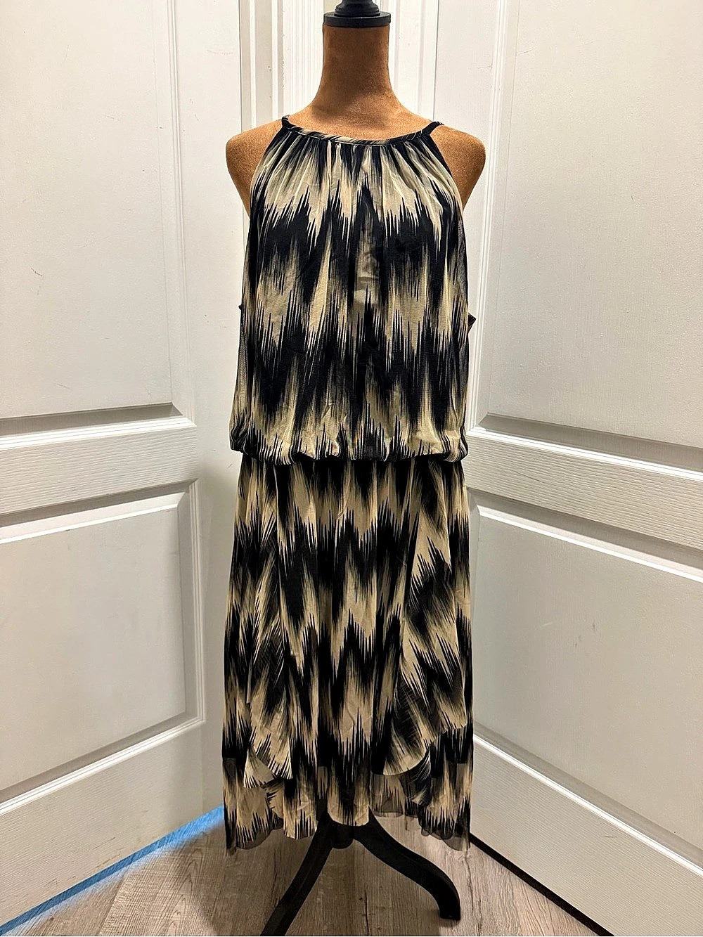 Roz & Ali Abstract Print Maxi Dress Size 14 Like New